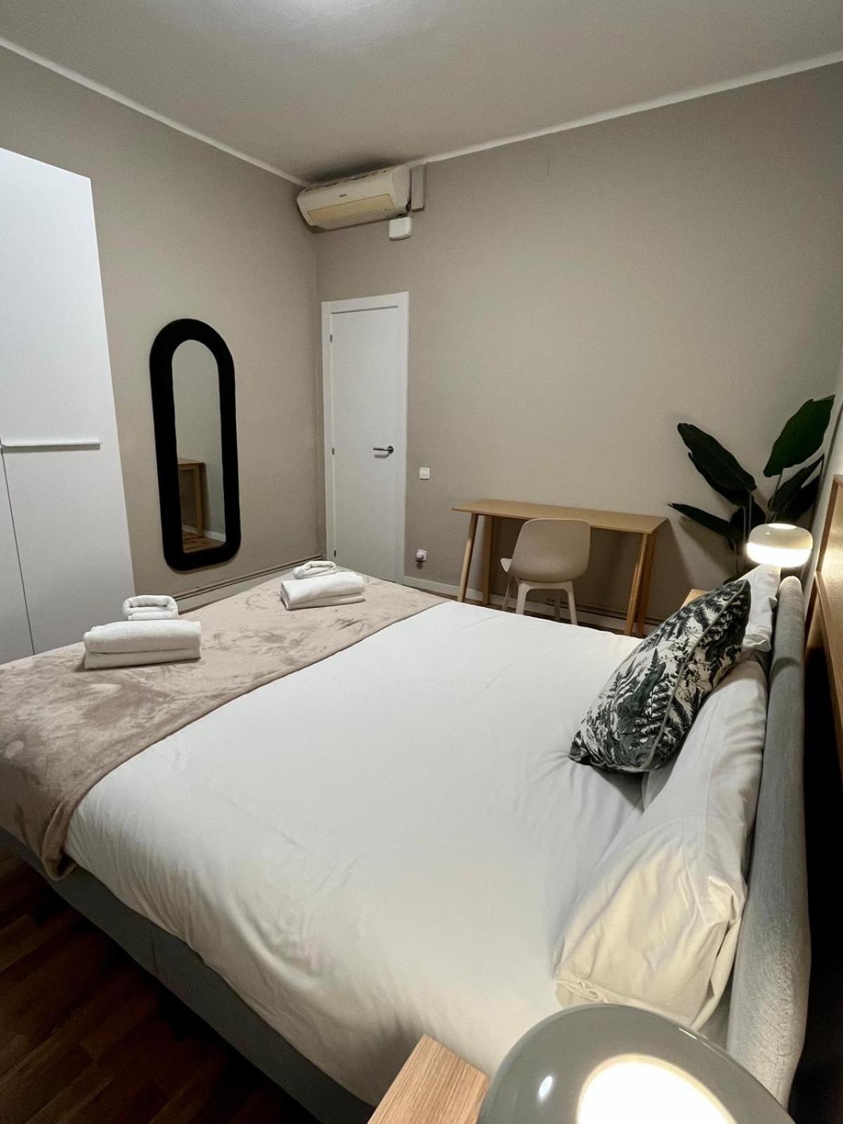 Sagrada Familia Secret Apartment Barcellona Esterno foto