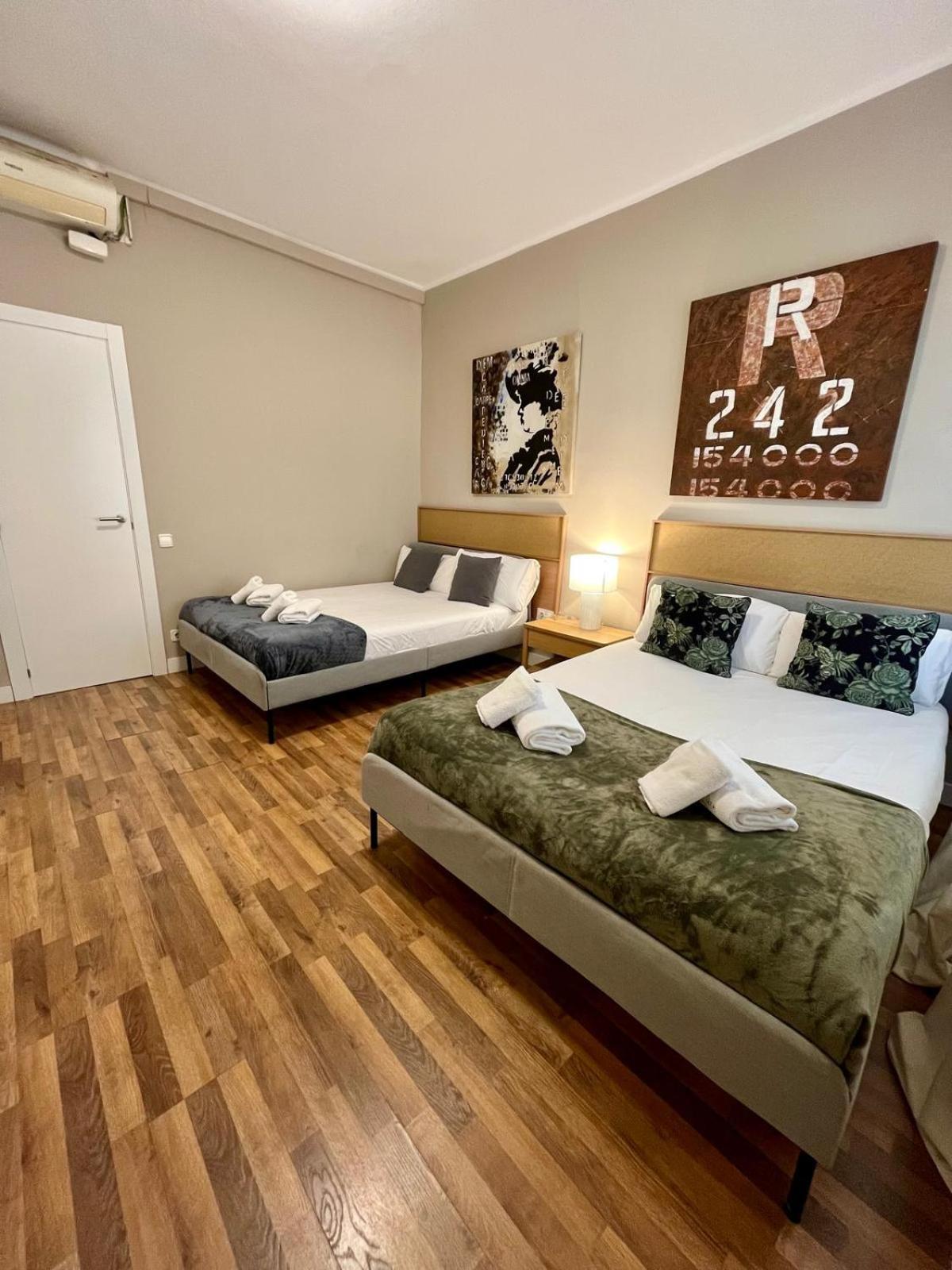 Sagrada Familia Secret Apartment Barcellona Esterno foto